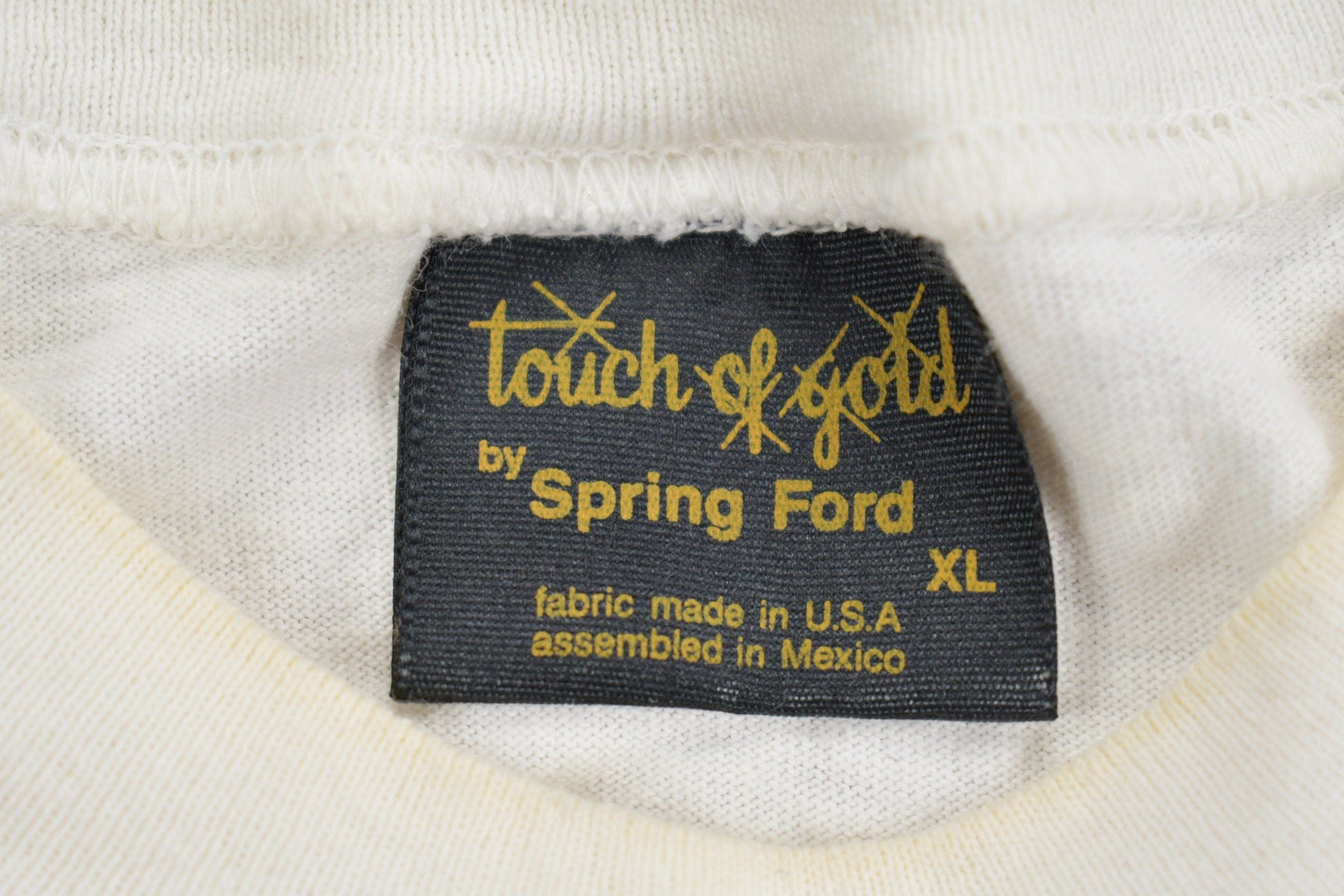 Vintage 1980s Flowers Graphic T-Shirt Single Stitch Men's XL from propervintagecanada