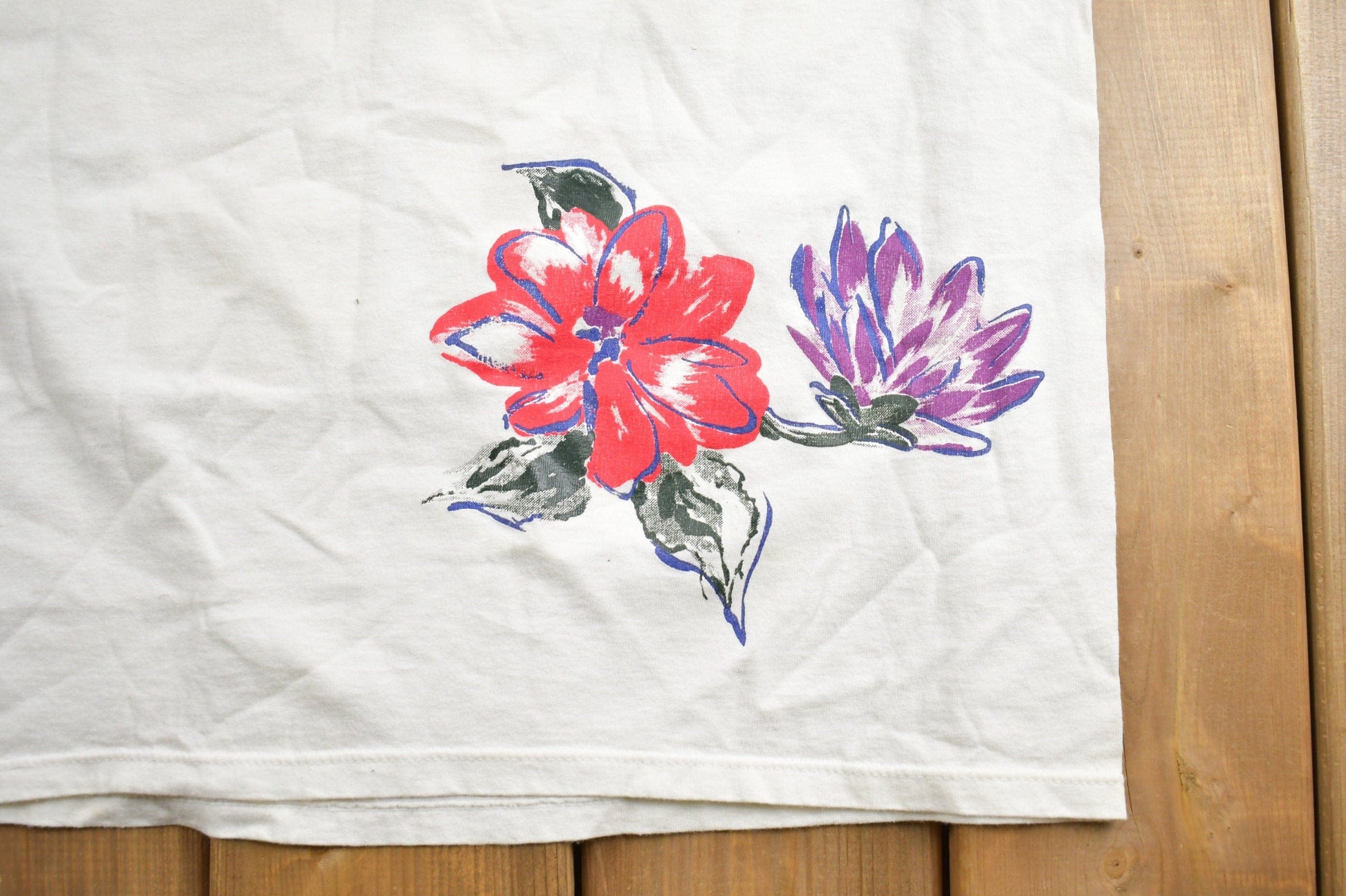 Vintage 1980s Flowers Graphic T-Shirt Single Stitch Men's XL from propervintagecanada