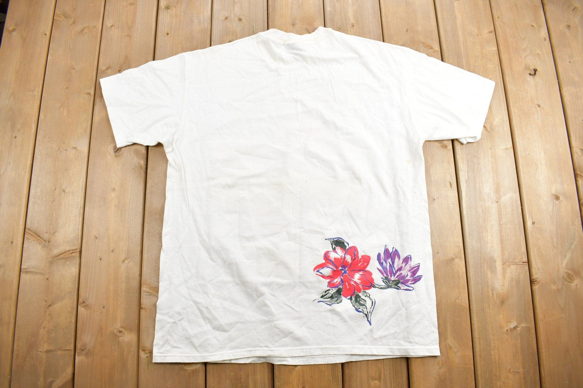 Vintage 1980s Flowers Graphic T-Shirt Single Stitch Men's XL from propervintagecanada