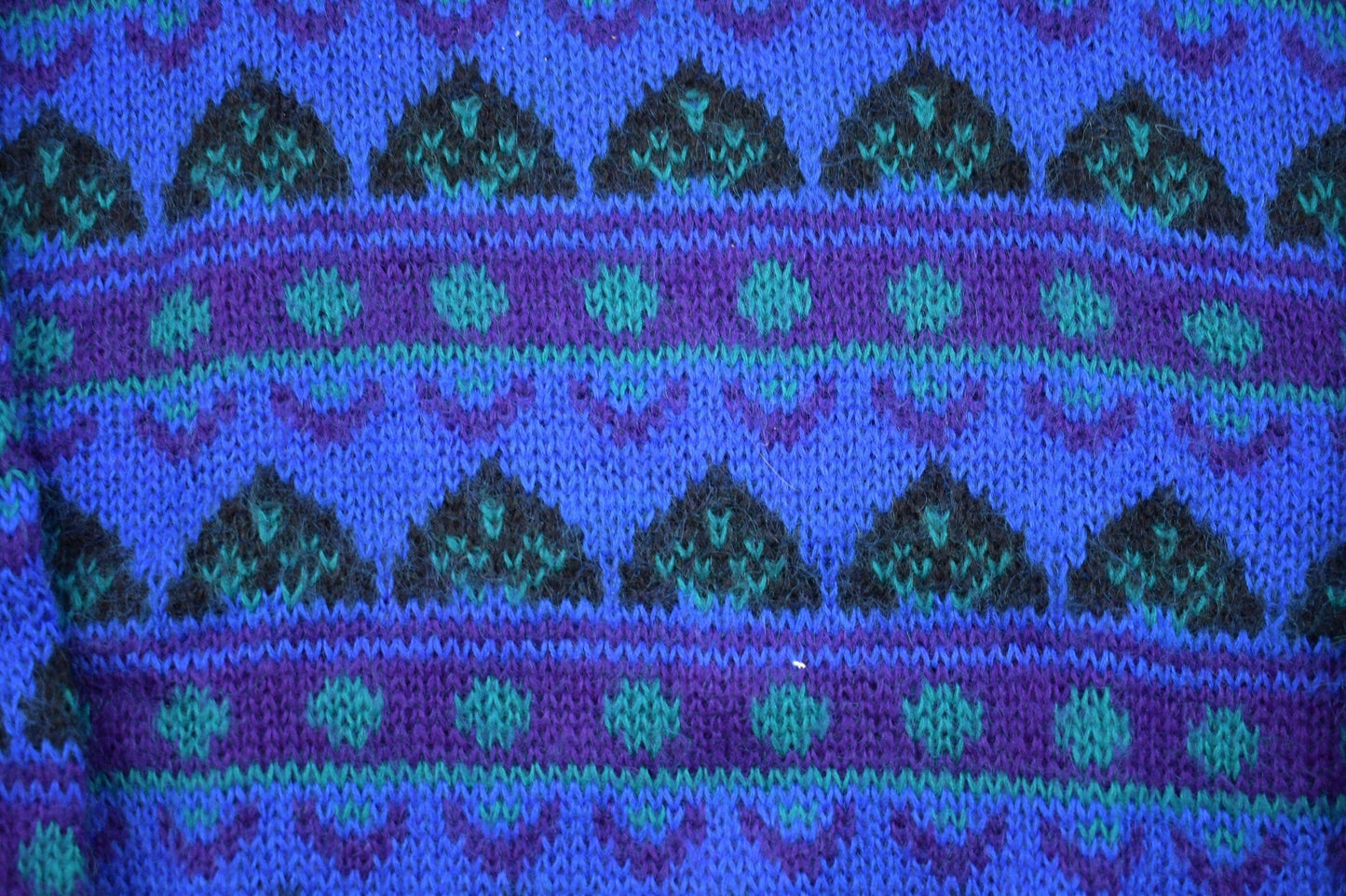 Vintage 1980s Gallagher Knitted SweaterMen's Medium from propervintagecanada