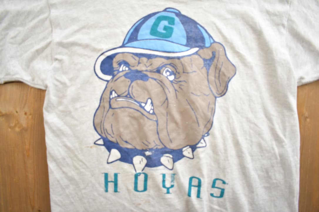 Vintage 1980s Georgetown Hoyas Bulldog Collegiate Graphic T-Shirt Men's Large from propervintagecanada