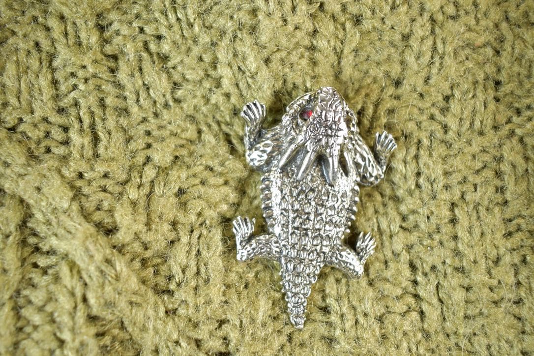 Vintage 1980s Graffiti Olive Cable Knit Quarter Button Collared Sweater Womens L from propervintagecanada