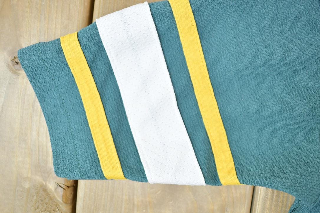 Vintage 1980s Green Bay Packers NFL Graphic T-Shirt Youth M from propervintagecanada