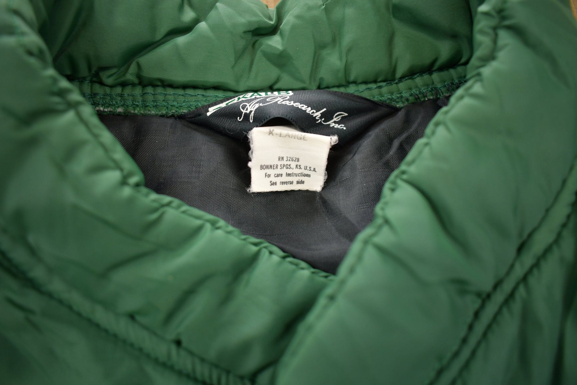 Vintage 1980s Green Dekalb Hunting Vest Men's Large from propervintagecanada