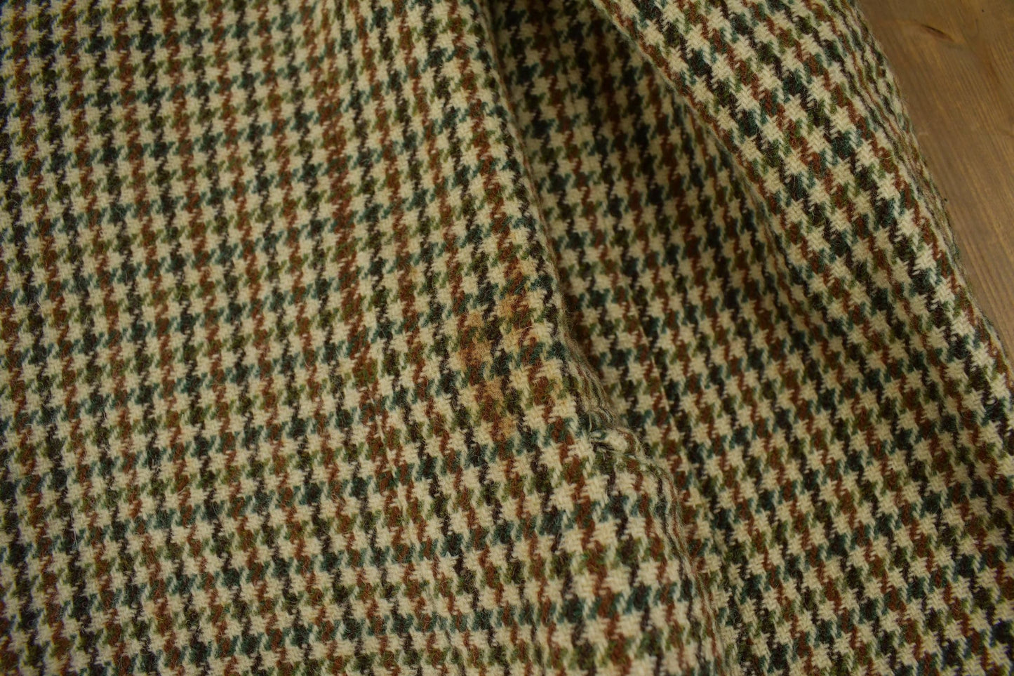 Vintage 1980s Harris Tweed Houndstooth 100% Wool Coat Men's M-L from propervintagecanada