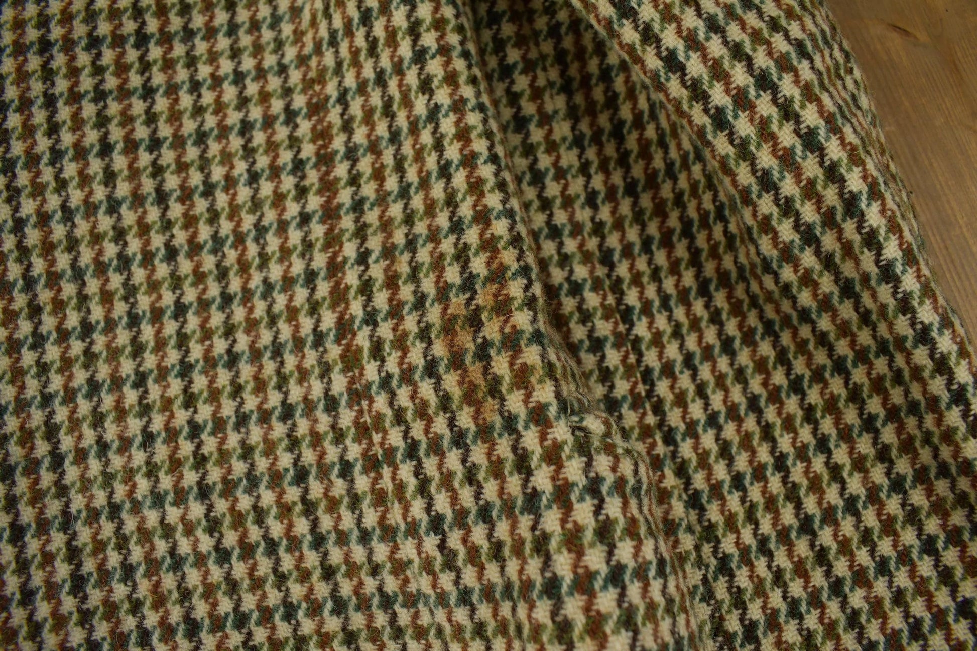 Vintage 1980s Harris Tweed Houndstooth 100% Wool Coat Men's M-L from propervintagecanada
