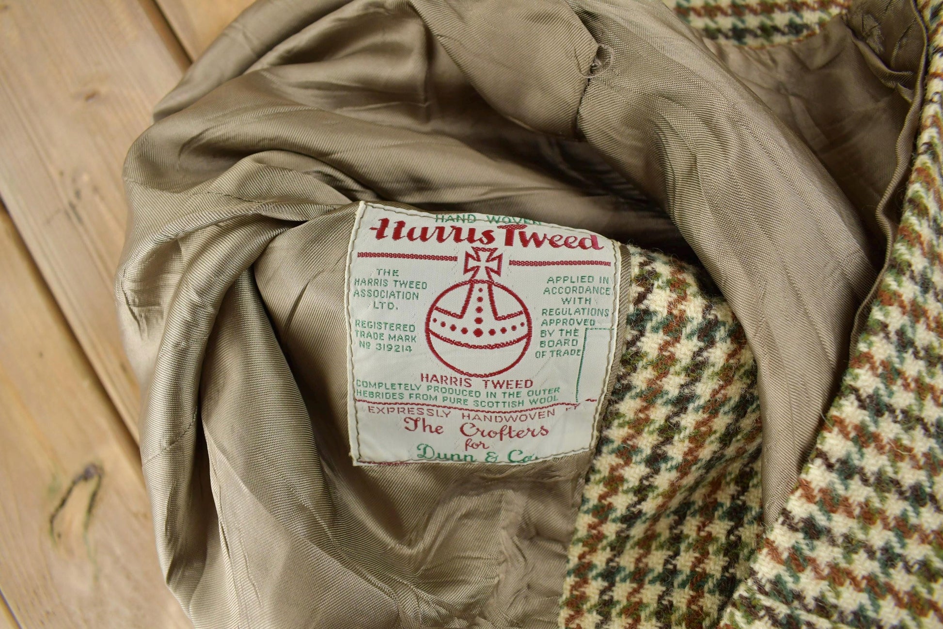 Vintage 1980s Harris Tweed Houndstooth 100% Wool Coat Men's M-L from propervintagecanada