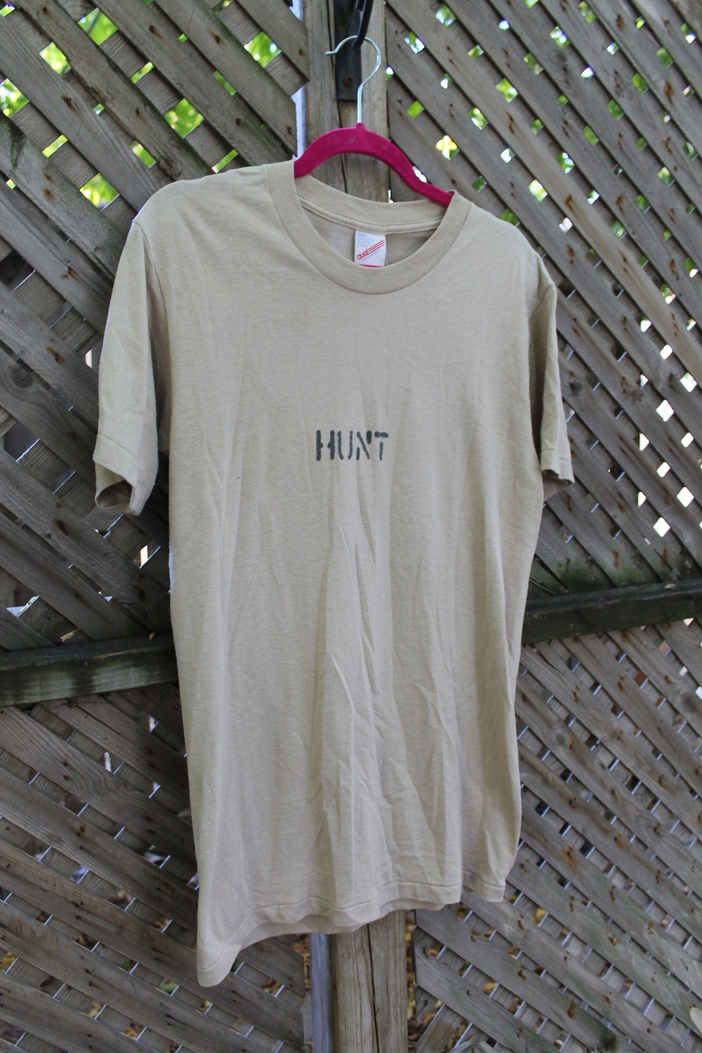 Vintage 1980s Hunt Spell Out Graphic T-Shirt Men's Medium from propervintagecanada