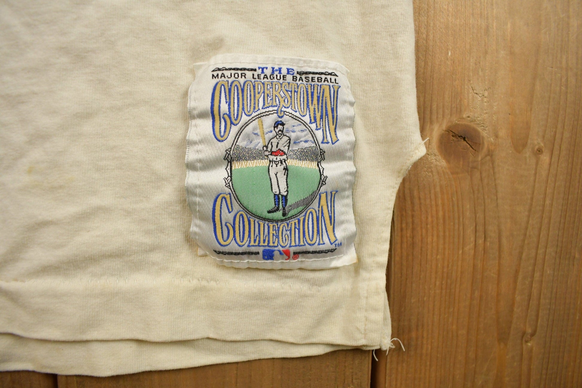 Vintage 1980s Johnny Bench Cooperstown Collection MLB Graphic T-Shirt Men's Large from propervintagecanada
