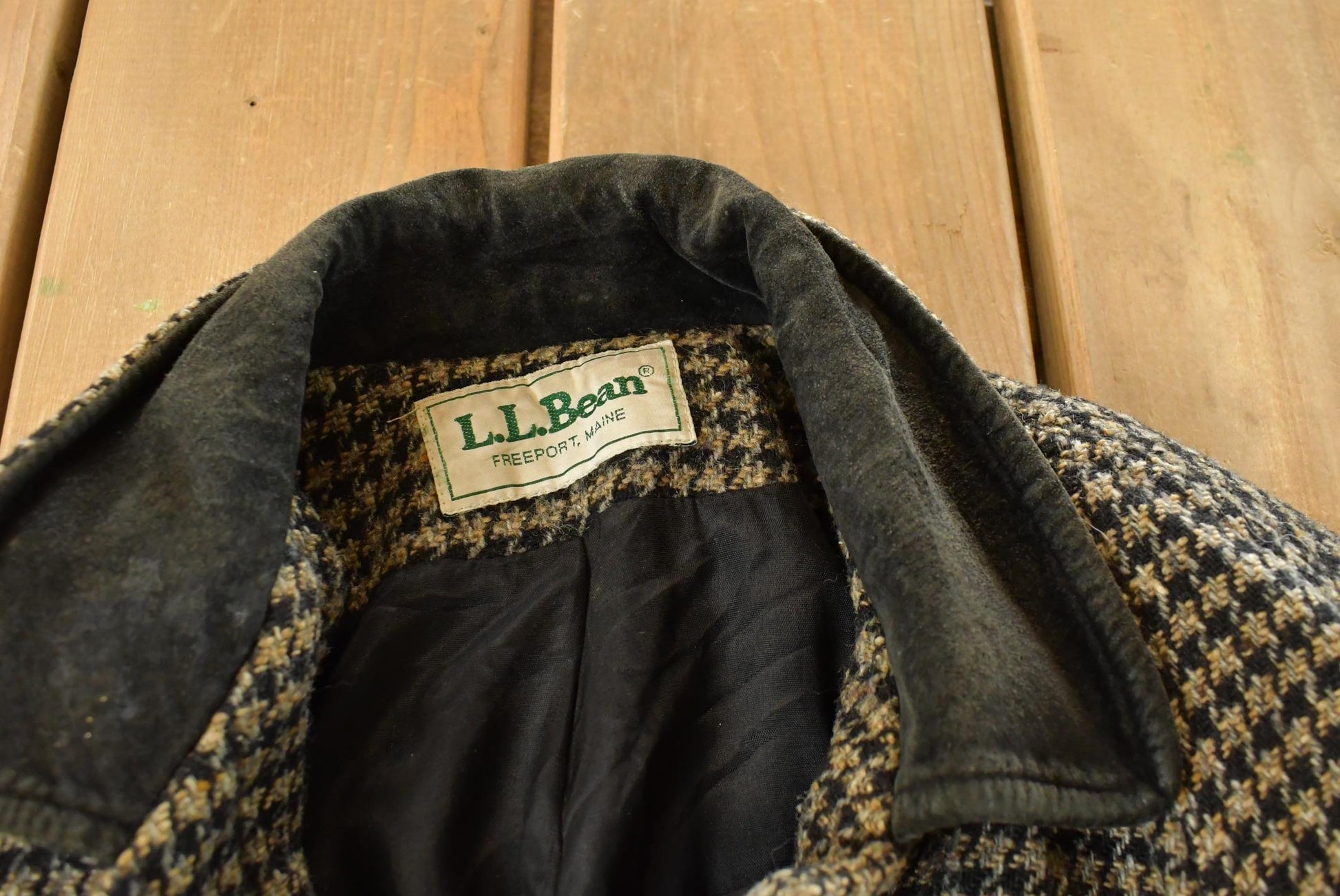Vintage 1980s L.L. Bean Houndstooth Wool Overcoat Women's Large from propervintagecanada