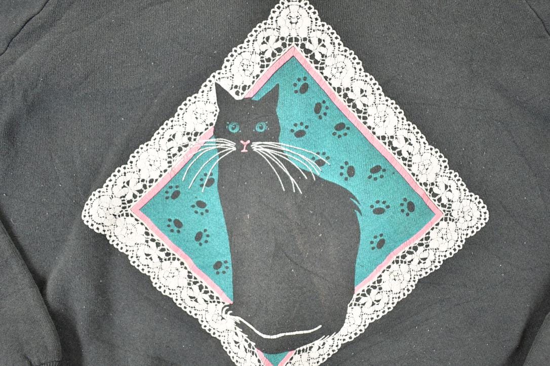 Vintage 1980s Lace Cat Collared Crewneck Sweatshirt Women's L from propervintagecanada