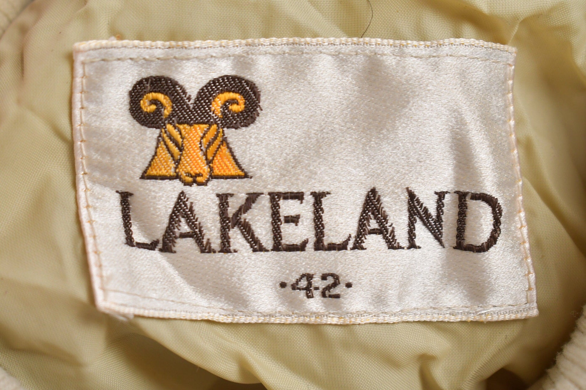 Vintage 1980s Lakeland Light Jacket Men's Large from propervintagecanada