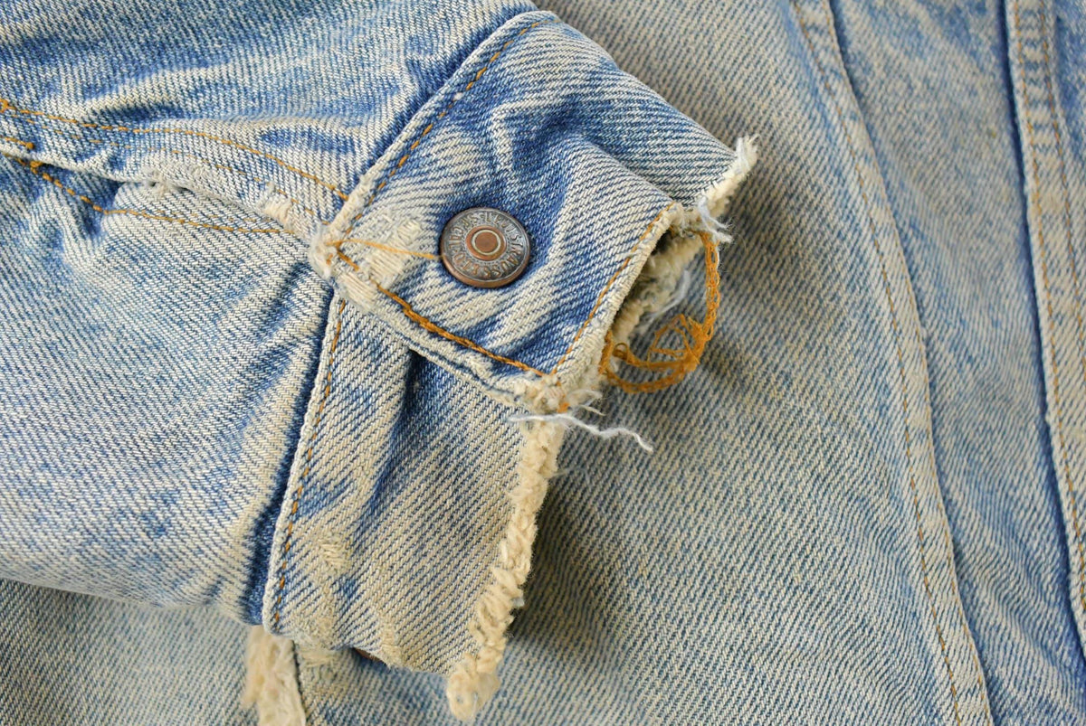 Vintage 1980s Levi's Sherpa Lined Denim Jean Jacket Men's Large from propervintagecanada