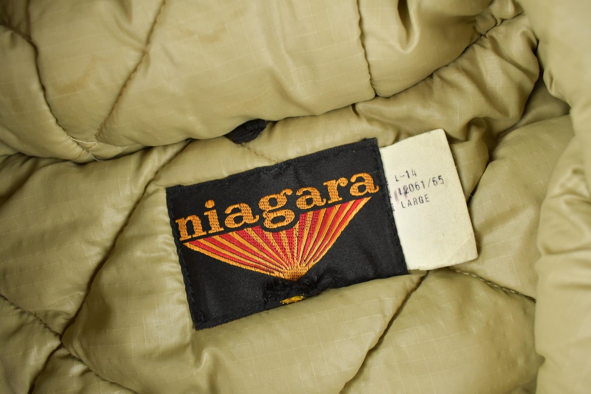 Vintage 1980s Niagara Goose Down Puffer Jacket Size Large from propervintagecanada
