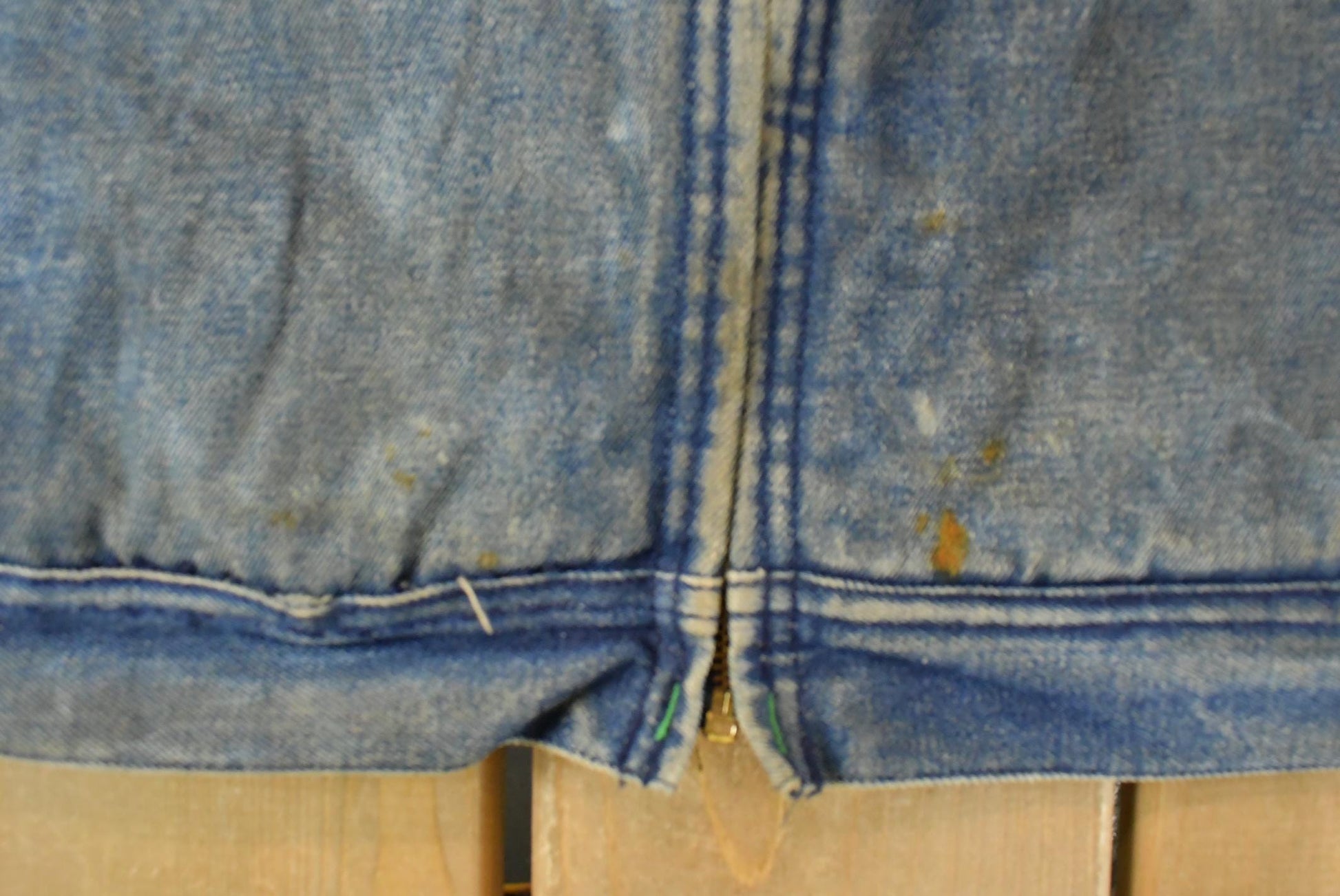Vintage 1980s Osh Kosh B'Gosh Denim Full Zip Work Jacket Men's L / Sun Faded Distressed / 80s USA Work Wear / Vintage Jean Jacket from propervintagecanada