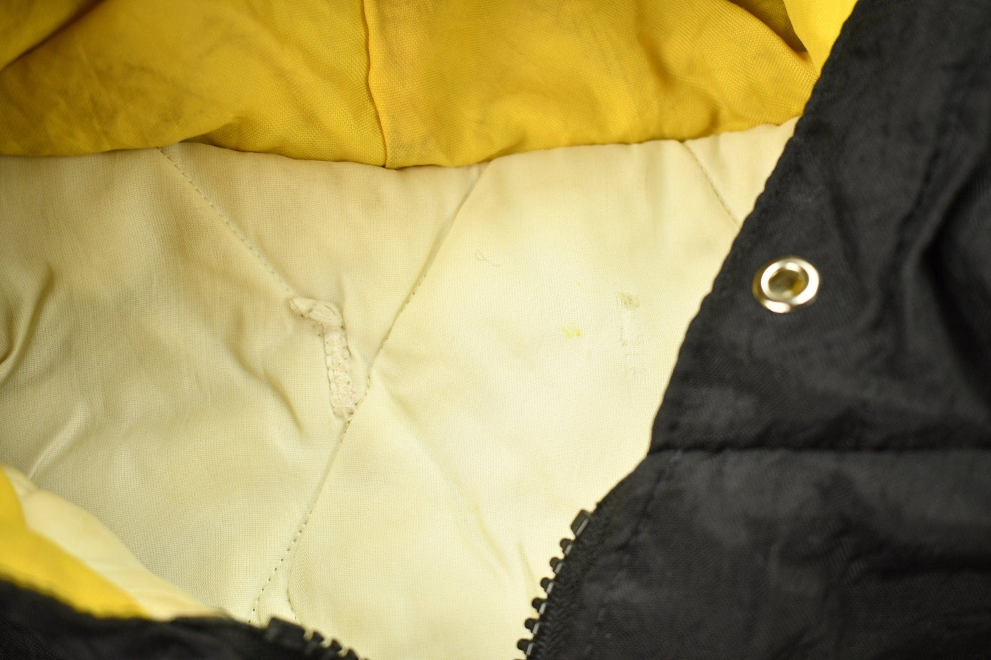 Vintage 1980s Pittsburgh Penguins NHL Full Zip Windbreaker Jacket Men's XL from propervintagecanada