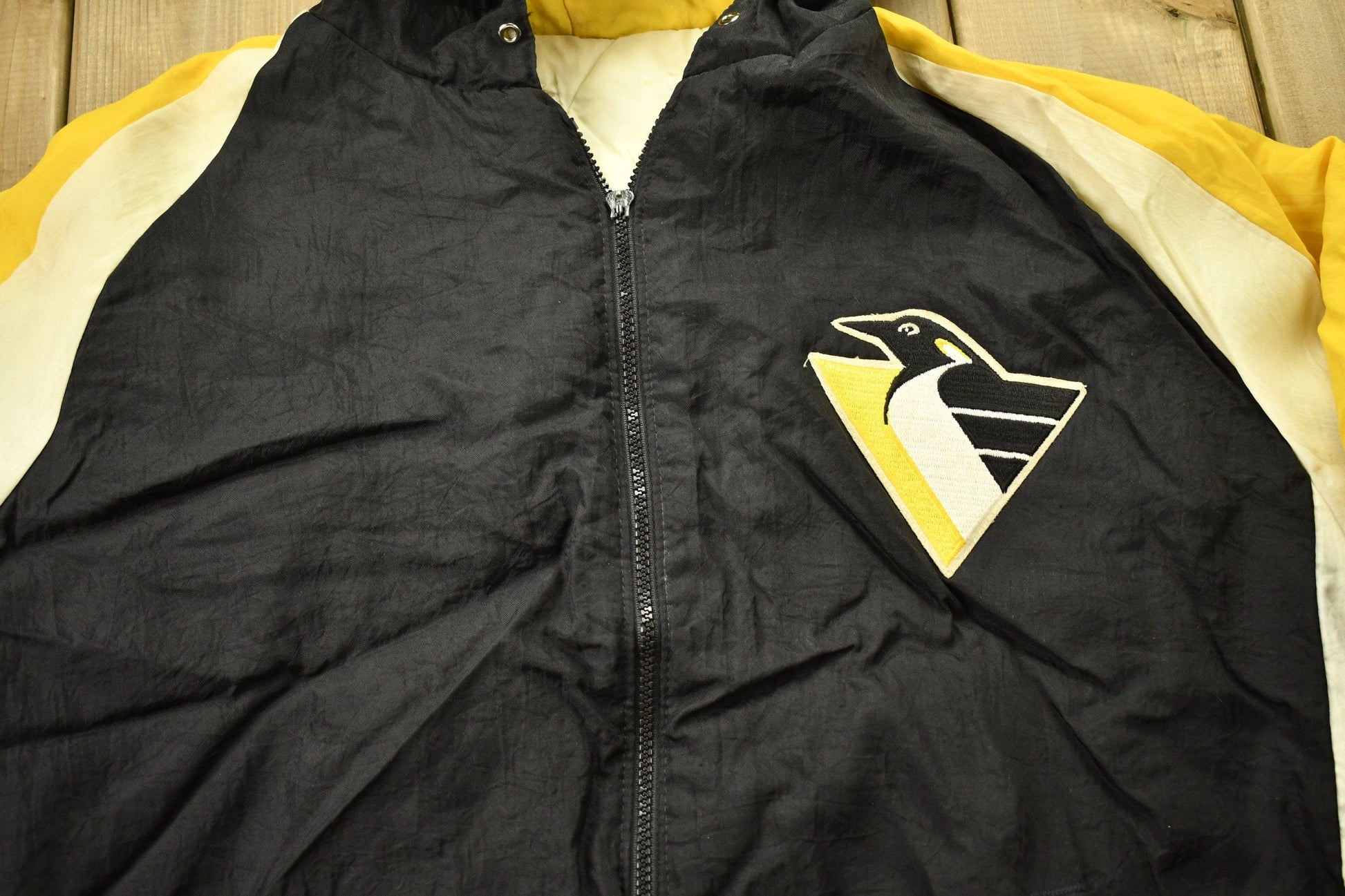 Vintage 1980s Pittsburgh Penguins NHL Full Zip Windbreaker Jacket Men's XL from propervintagecanada