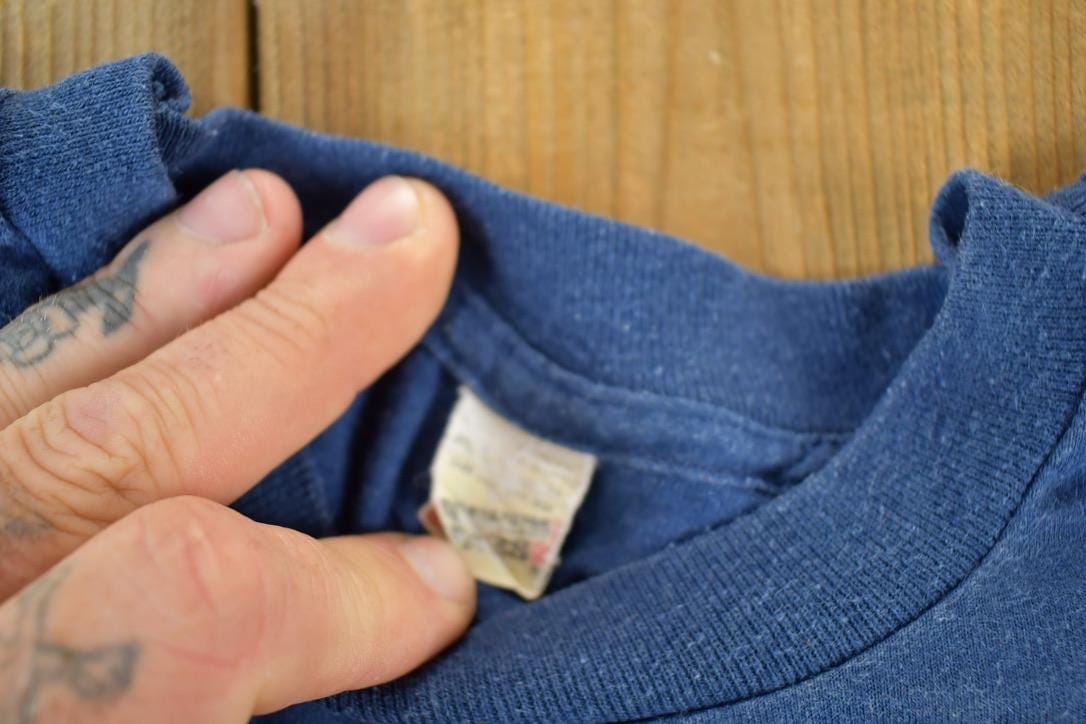 Vintage 1980s Screen Stars Best Aztec Canoe Souvenir Single Stitch Graphic Print T-Shirt Men's Large from propervintagecanada