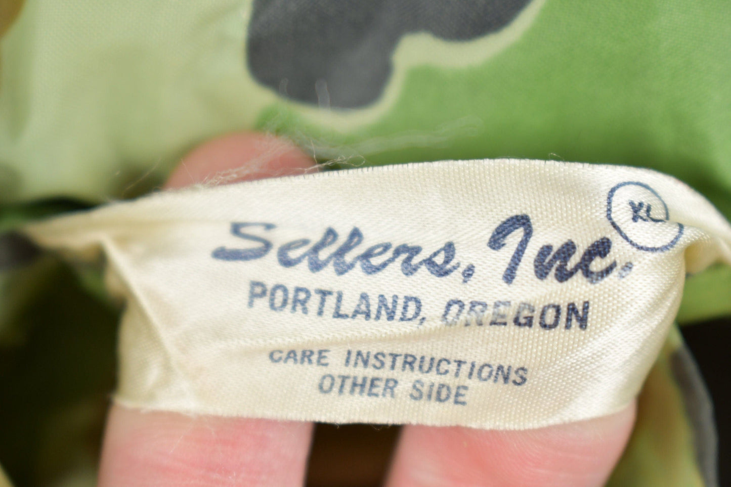 Vintage 1980s Sellers Inc Camo Windbreaker Jacket Men's Large from propervintagecanada