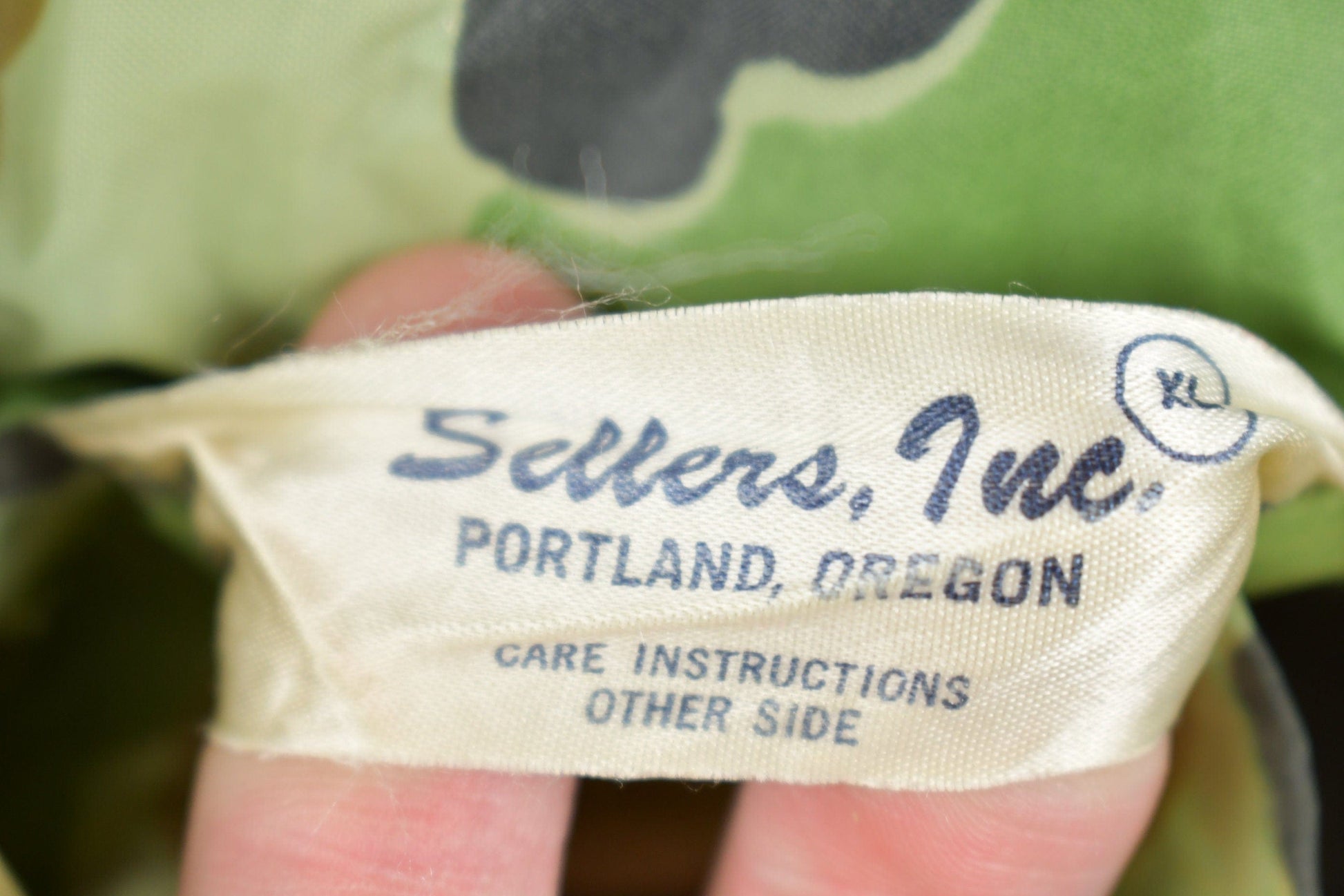 Vintage 1980s Sellers Inc Camo Windbreaker Jacket Men's Large from propervintagecanada