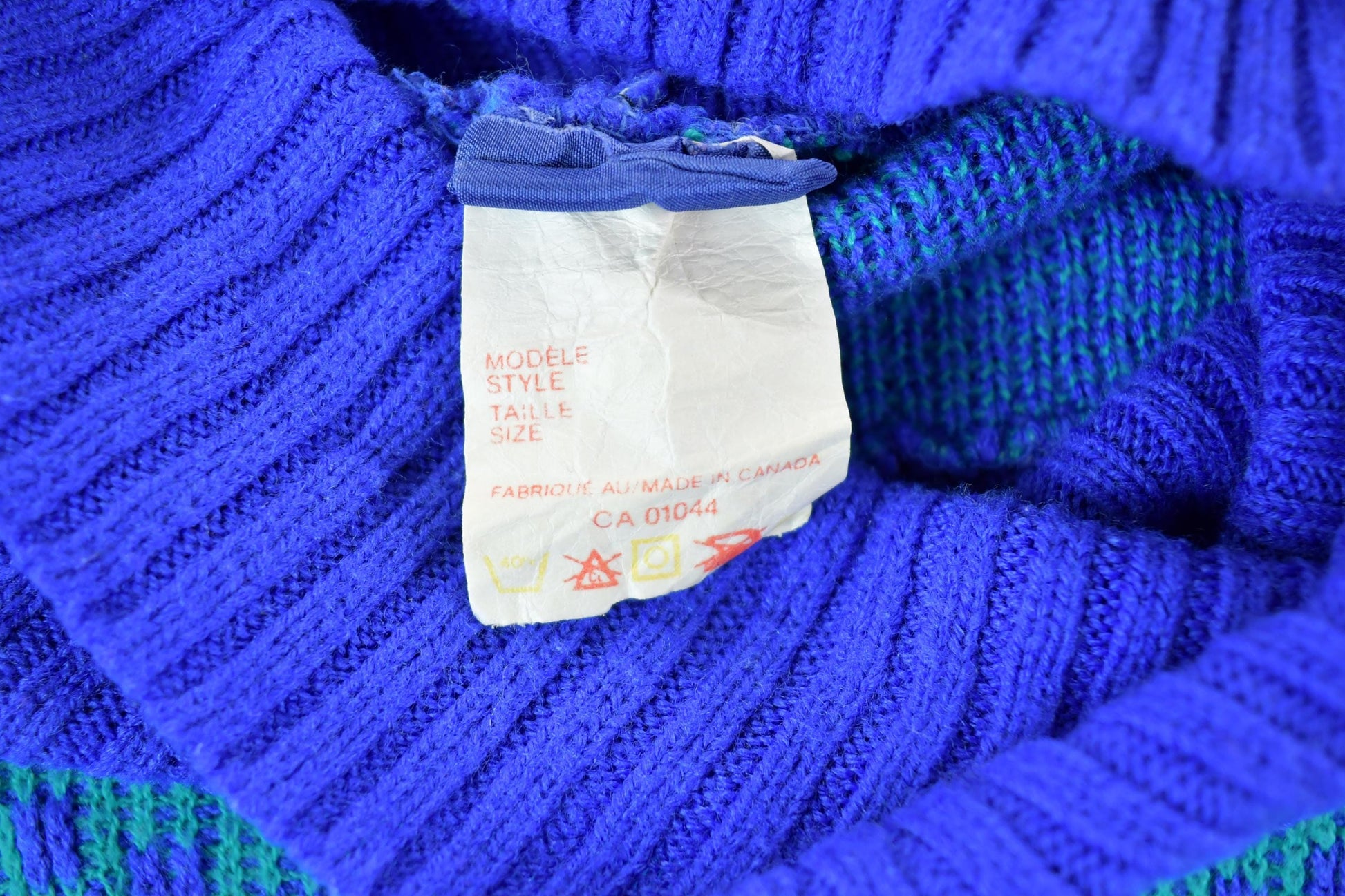 Vintage 1980s Skiing Snowflake AOP Knit Abstract Pattern Turtleneck Sweater Womens L from propervintagecanada