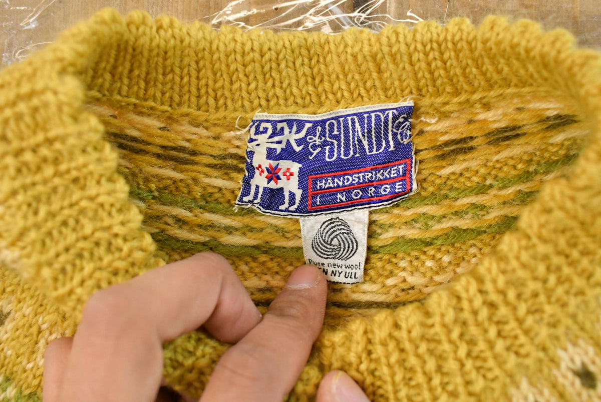 Vintage 1980s Sundt Hand Knit Wool Cardigan Sweater Women's M from propervintagecanada