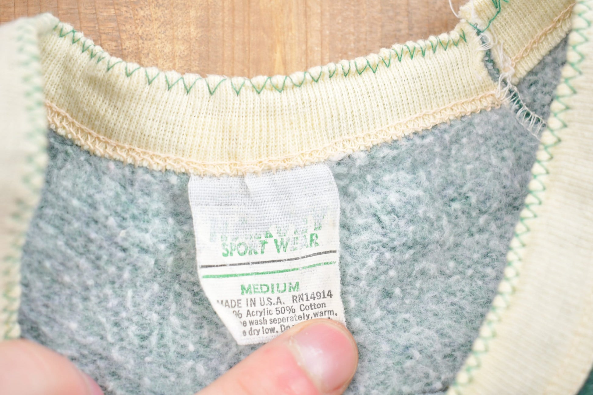 Vintage 1980s Sunflower Embroidered Raglan Sweatshirt Men's Medium from propervintagecanada