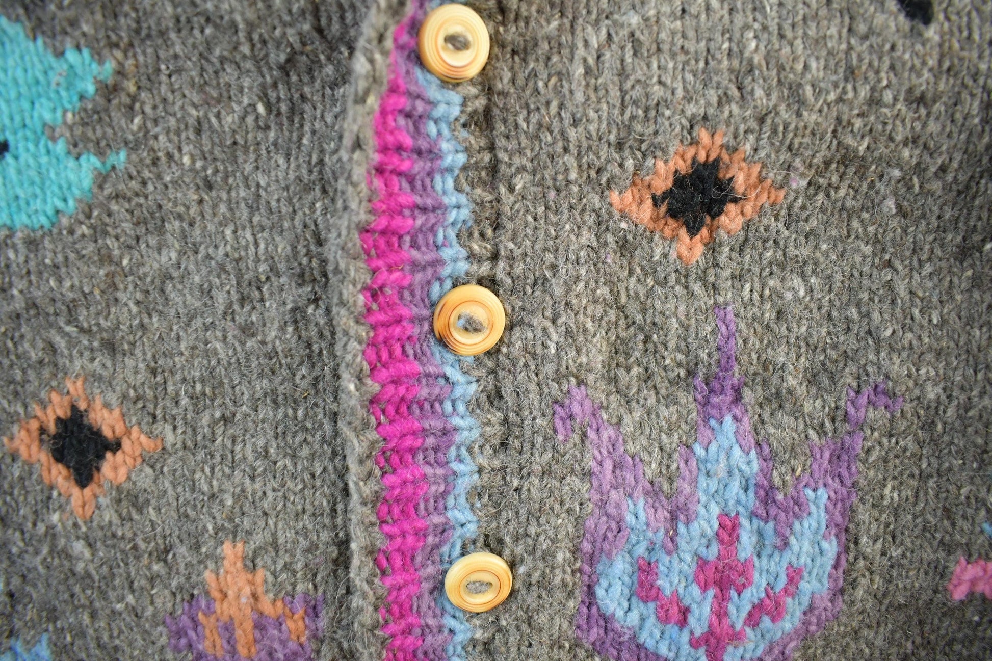 Vintage 1980s Tejidos Otavalo Wool Hand Knit Cardigan Sweater Men's L from propervintagecanada