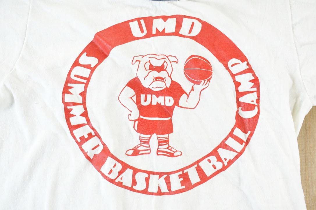 Vintage 1980s UMD Bulldogs Basketball University Collegiate T-Shirt Men's Small from propervintagecanada