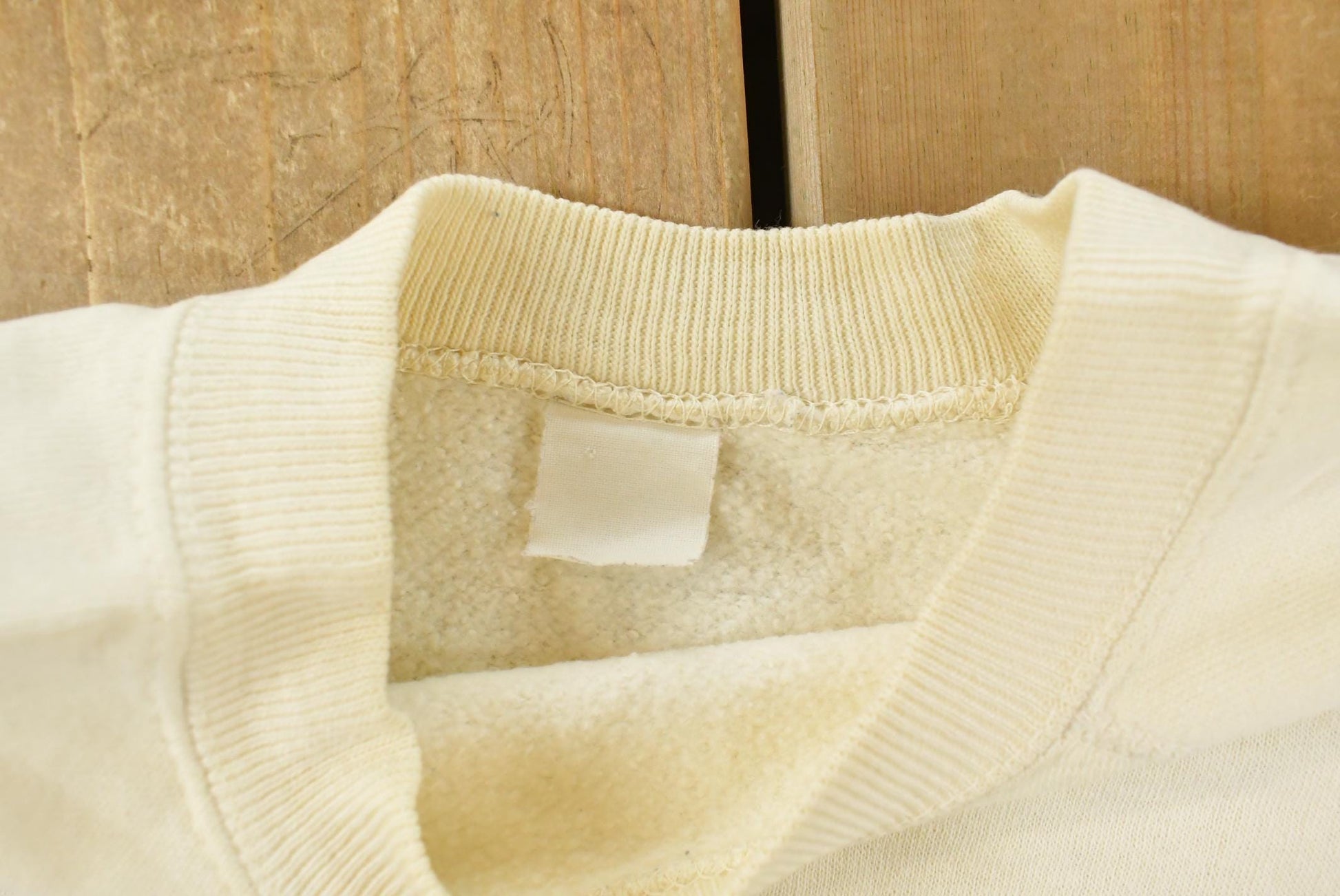 Vintage 1980s University of Hawaii Collegiate Crewneck Men's XS from propervintagecanada