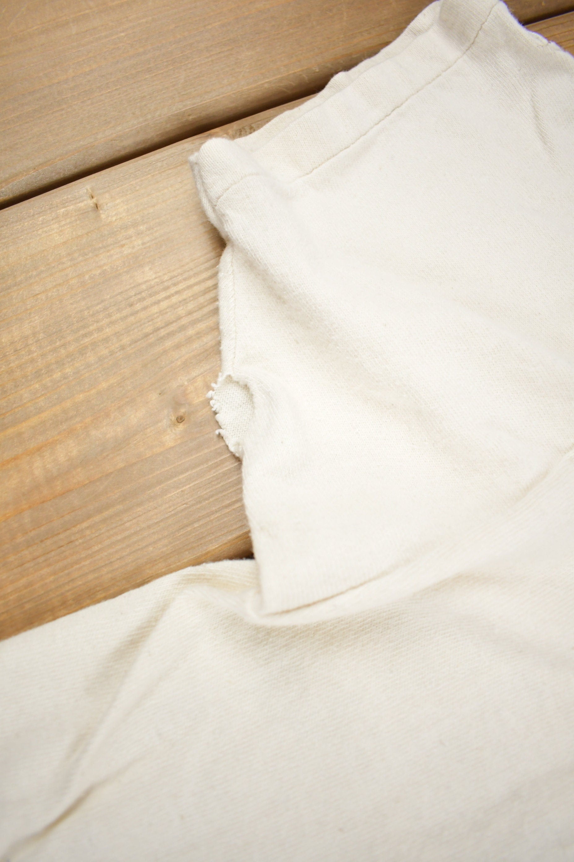 Vintage 1980s University Of Notre Dame Fighting Irish Champion T Shirt Single Stitch Collegiate Shirt Men's XS from propervintagecanada