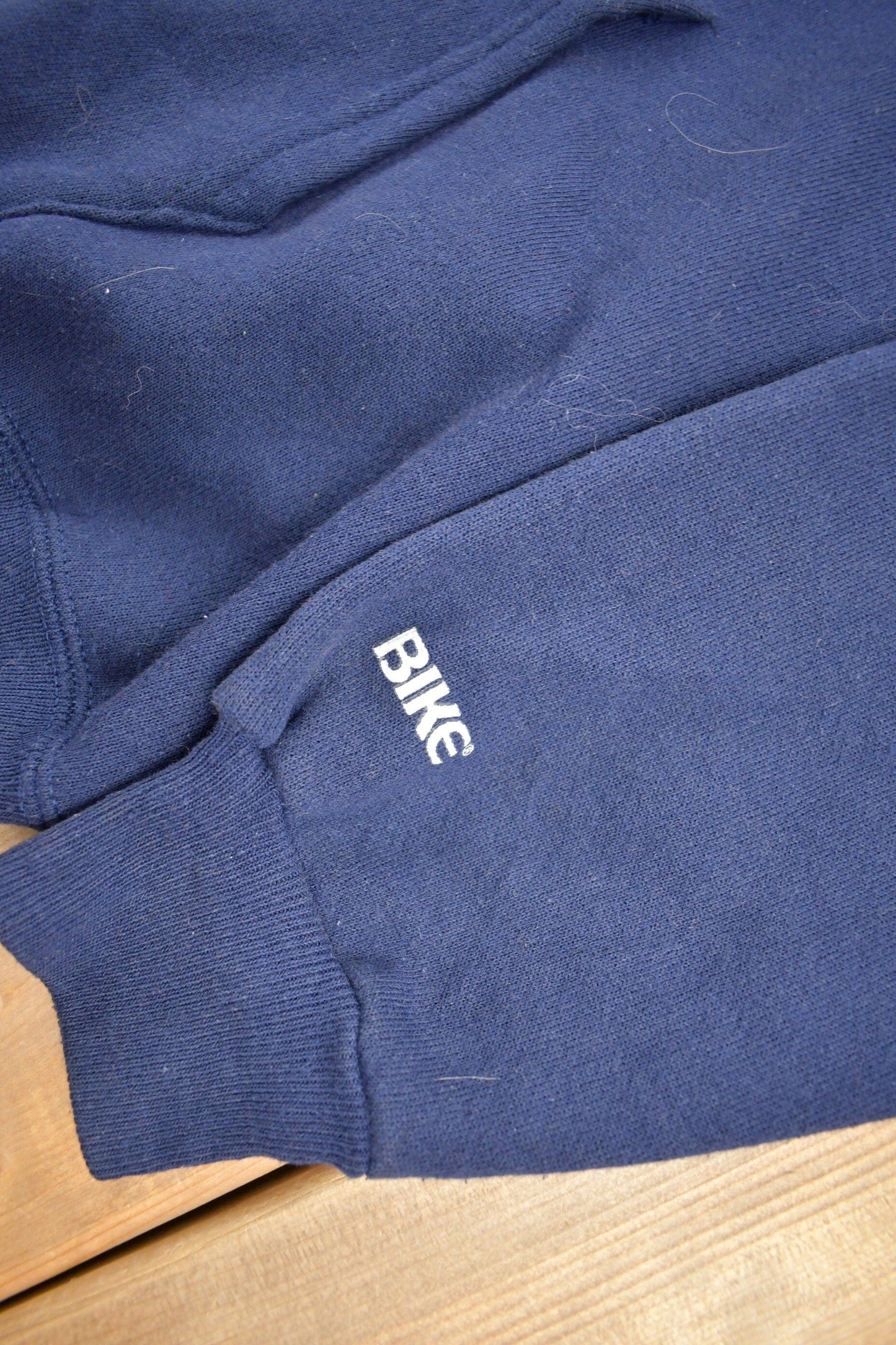 Vintage 1980s University Of Notre Dame Fighting Irish Collegiate Hoodie Men's Medium from propervintagecanada