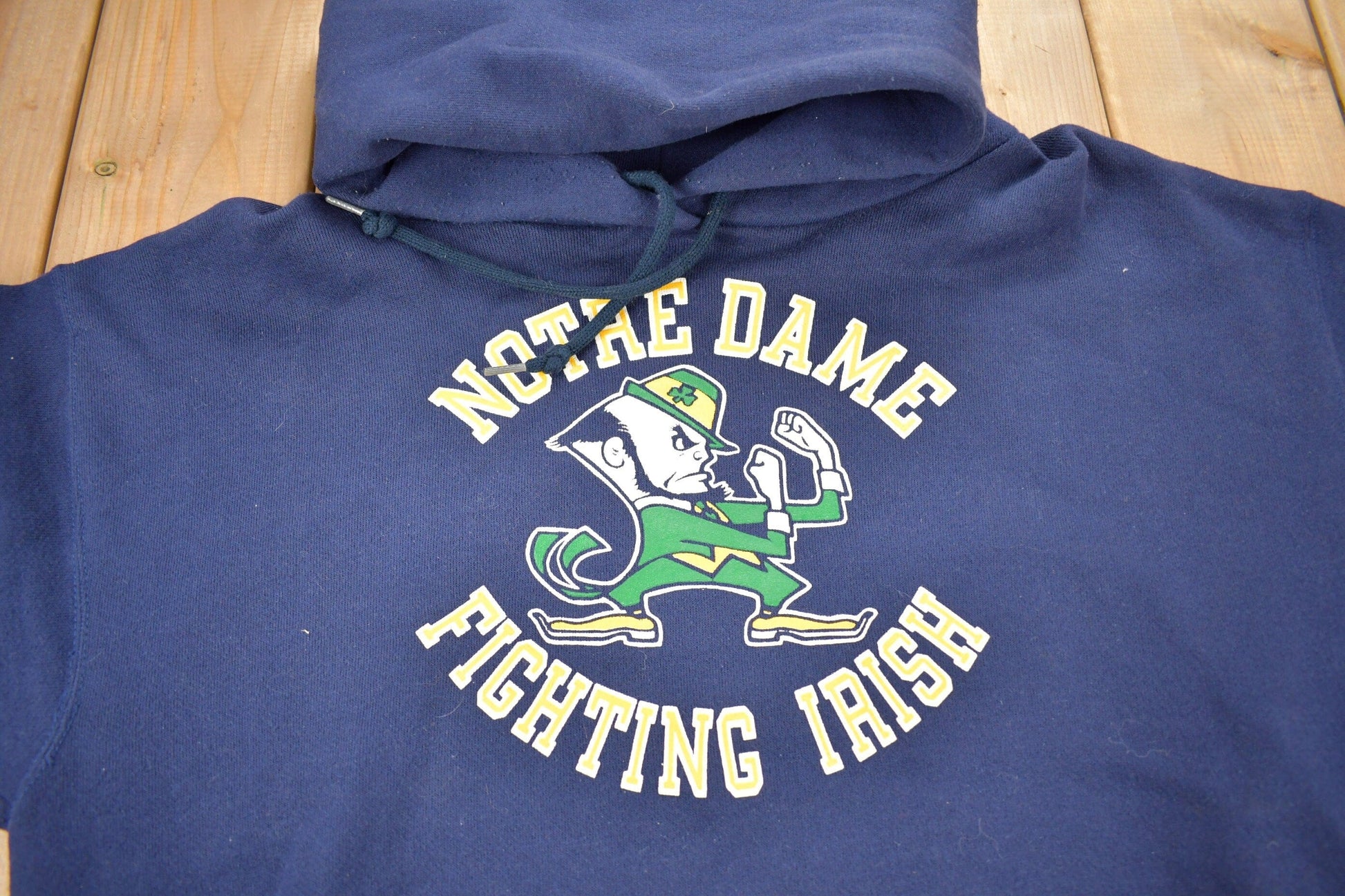 Vintage 1980s University Of Notre Dame Fighting Irish Collegiate Hoodie Men's Medium from propervintagecanada