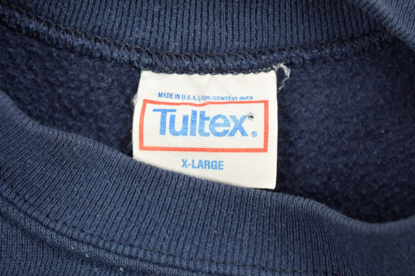 Vintage 1980s University Of Notre Dame Fighting Irish Raglan Sweatshirt Men's L from propervintagecanada