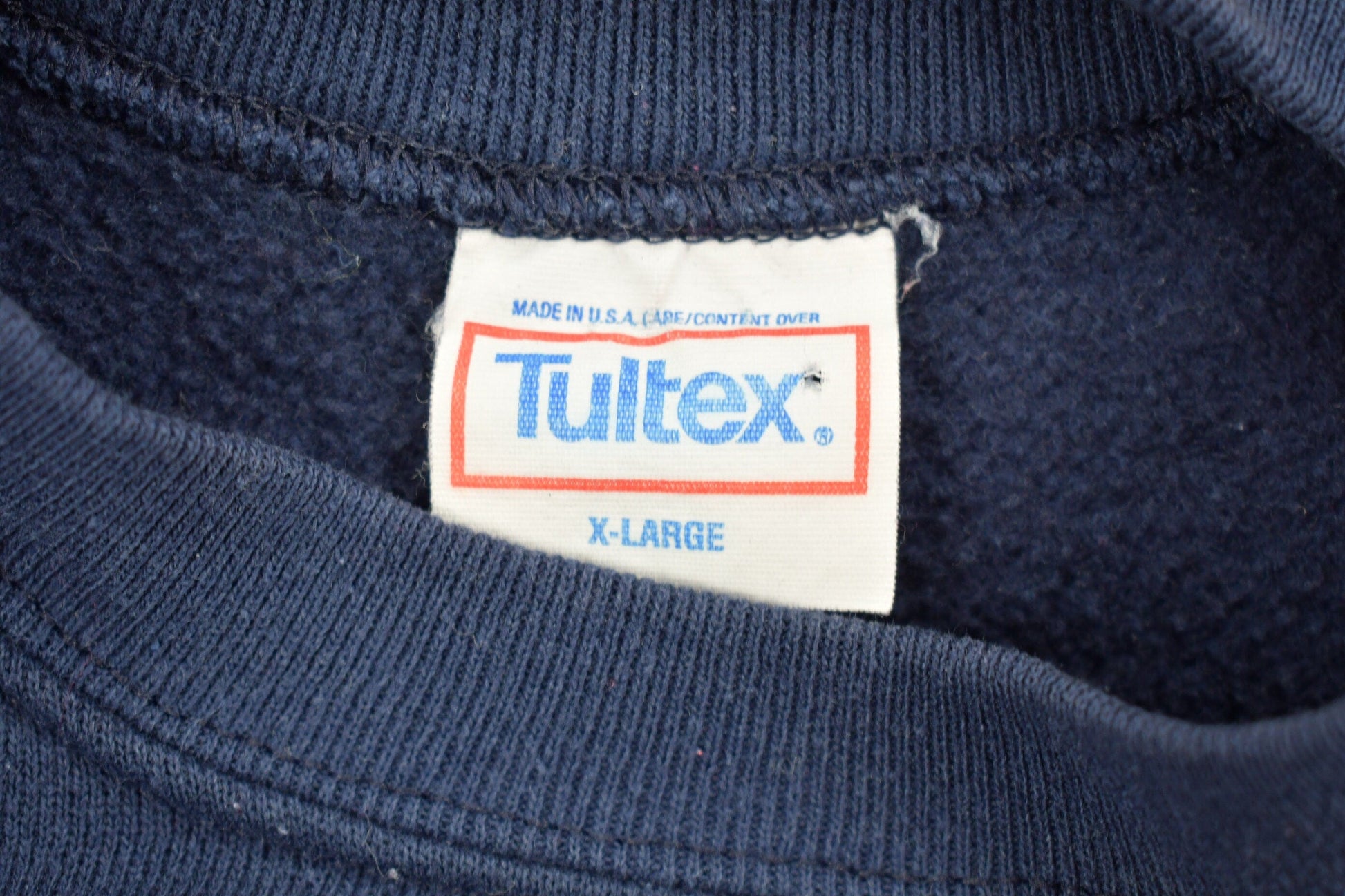 Vintage 1980s University Of Notre Dame Fighting Irish Raglan Sweatshirt Men's L from propervintagecanada