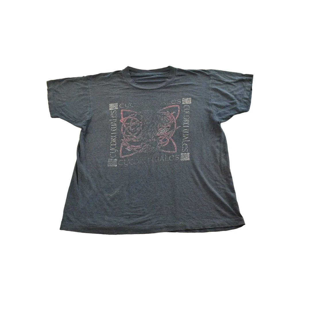 Vintage 1980s Wales Gaelic Souvenir T-Shirt Men's XL from propervintagecanada