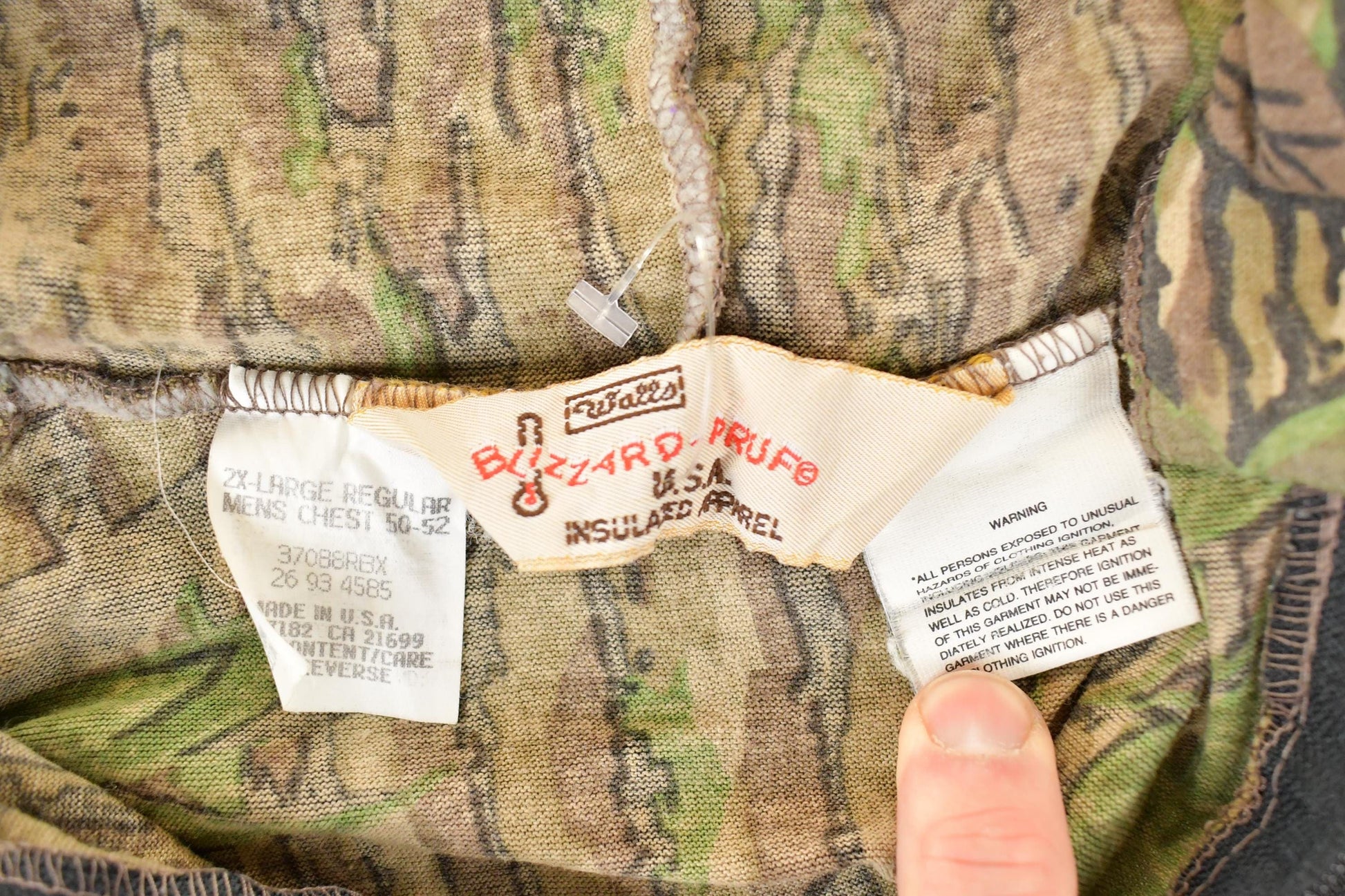 Vintage 1980s Walls Blizzard Pruf Realtree Camo Full Zip Hoodie Sweatshirt Men's M from propervintagecanada
