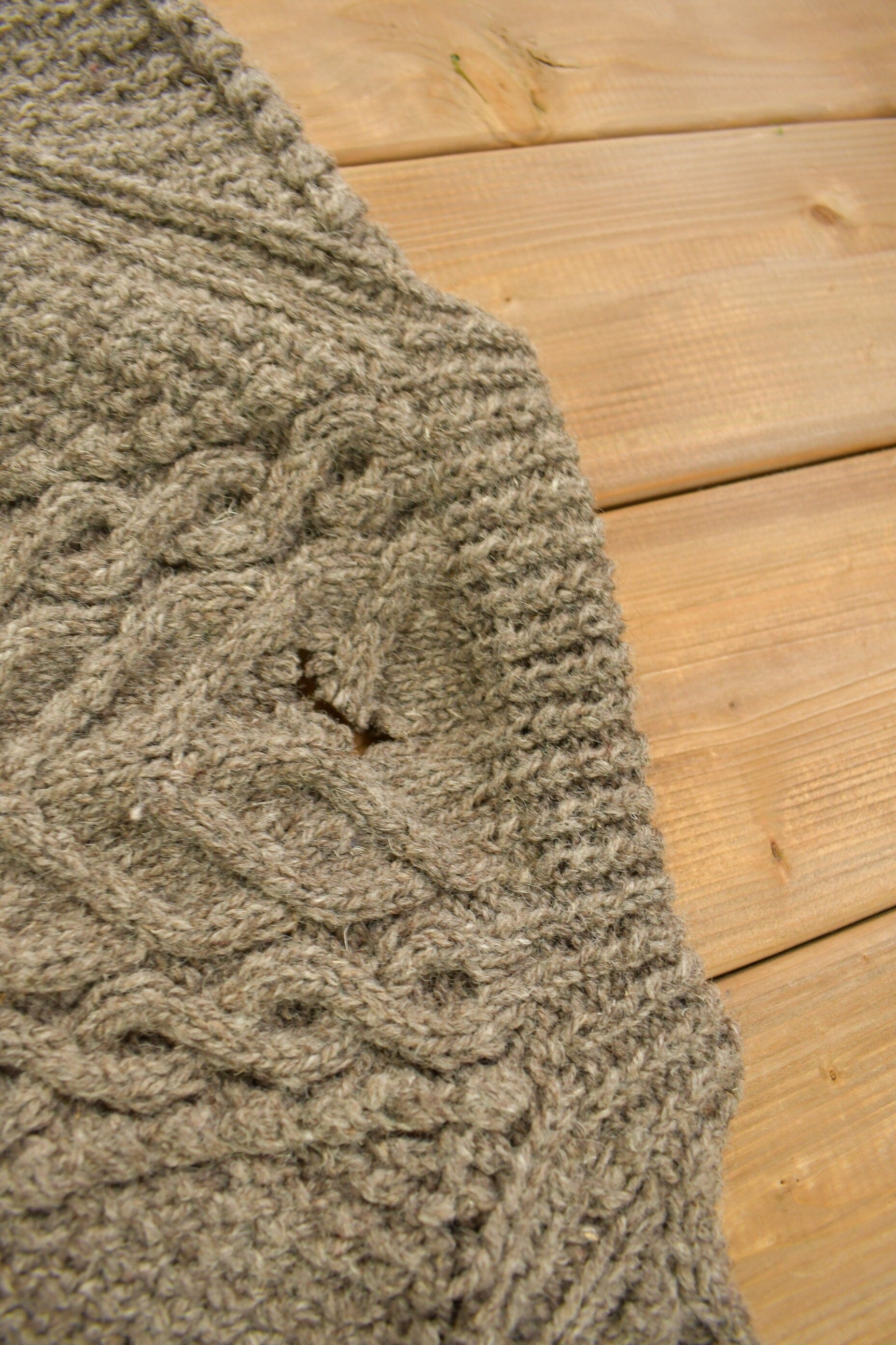 Vintage 1980s Wool House Of Ireland Knit Sweater Men's 2XL from propervintagecanada