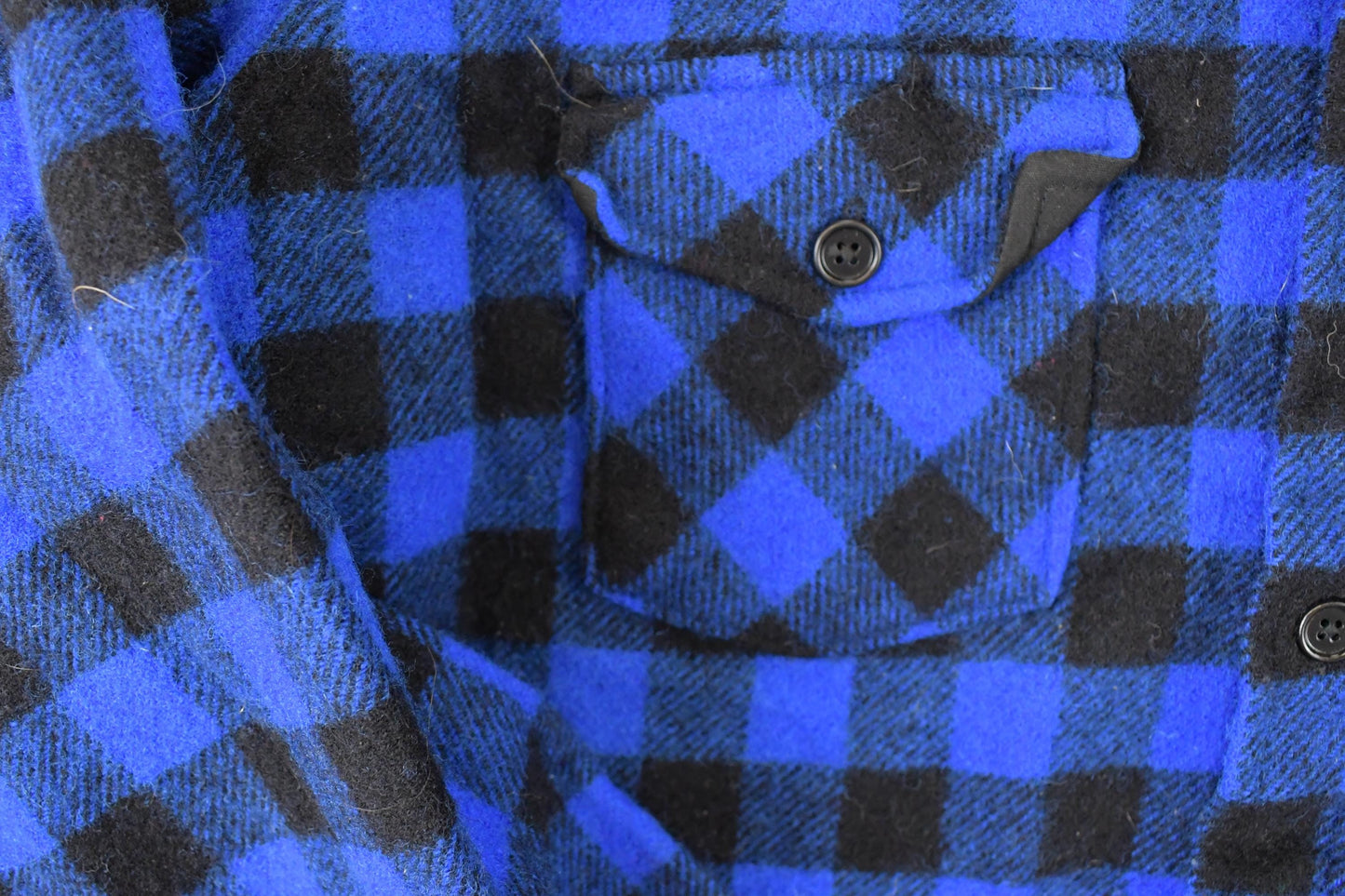 Vintage 1980s Woolrich Classic Plaid Flannel Button Up Shirt Men's L from propervintagecanada