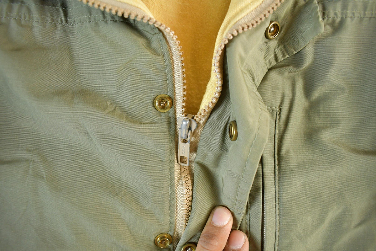 Vintage 1980s Woolrich Jacket Men's Medium from propervintagecanada