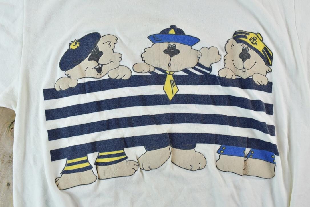 Vintage 1980s Yacht Bear Graphic T-Shirt Men's Small from propervintagecanada
