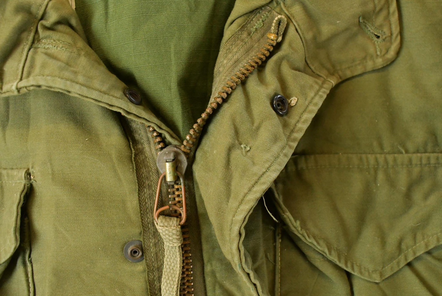 Vintage 1982 OG-107 Military Cold Weather Field Jacket Mens Small / Button Up Jacket / Sateen / Distressed / 80s Army Green from propervintagecanada