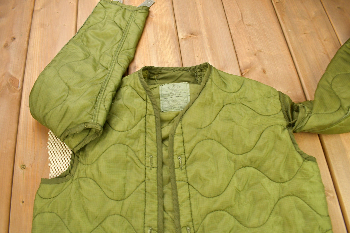 Vintage 1984 M65 Military Jacket Liner Size M Men's Medium from propervintagecanada