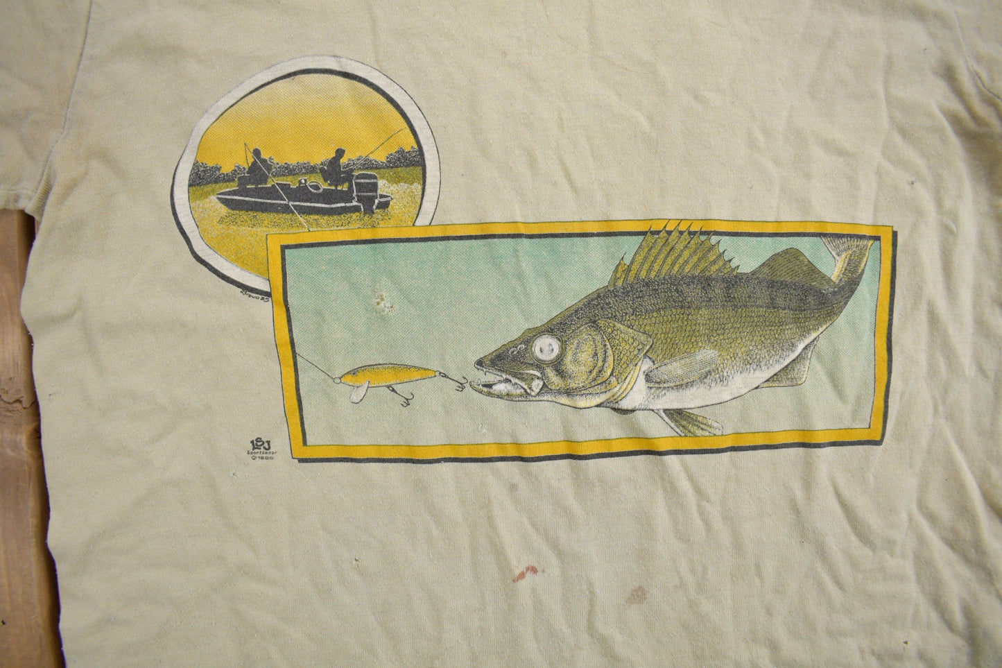 Vintage 1985 Fishing Theme Graphic T-Shirt Men's S from propervintagecanada