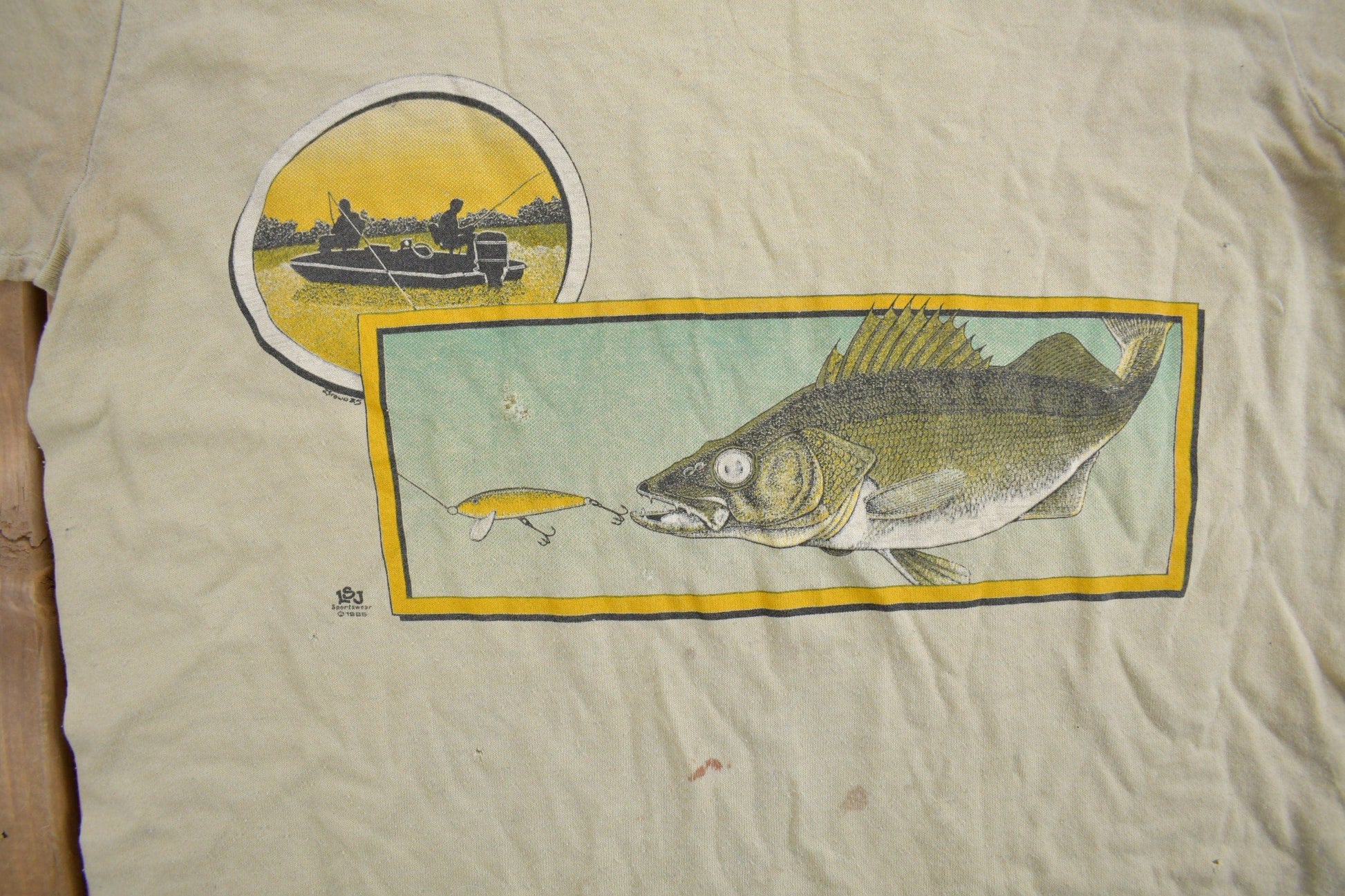 Vintage 1985 Fishing Theme Graphic T-Shirt Men's S from propervintagecanada