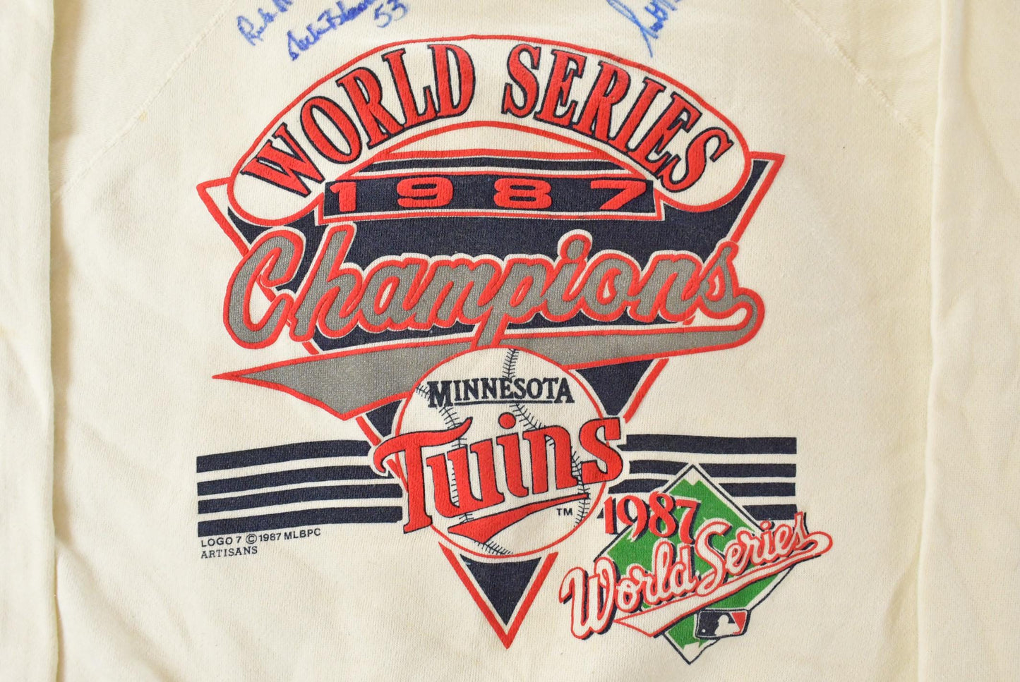 Vintage 1987 Minnesota Twins World Series Champions Sweatshirt - Autographed MLB Crewneck, Men's Medium from propervintagecanada