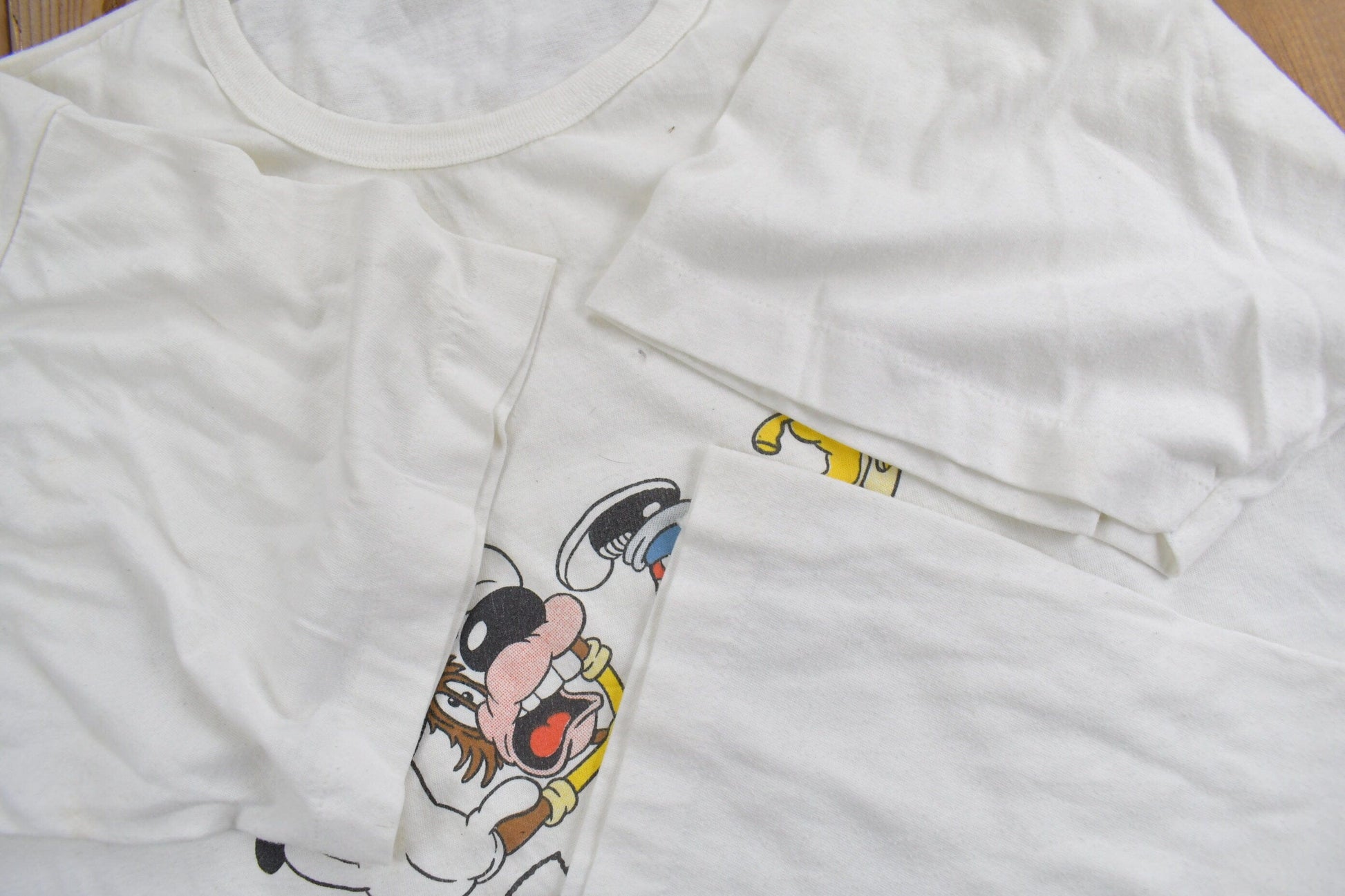 Vintage 1988 Get a Job bob Dog Graphic T Shirt from propervintagecanada
