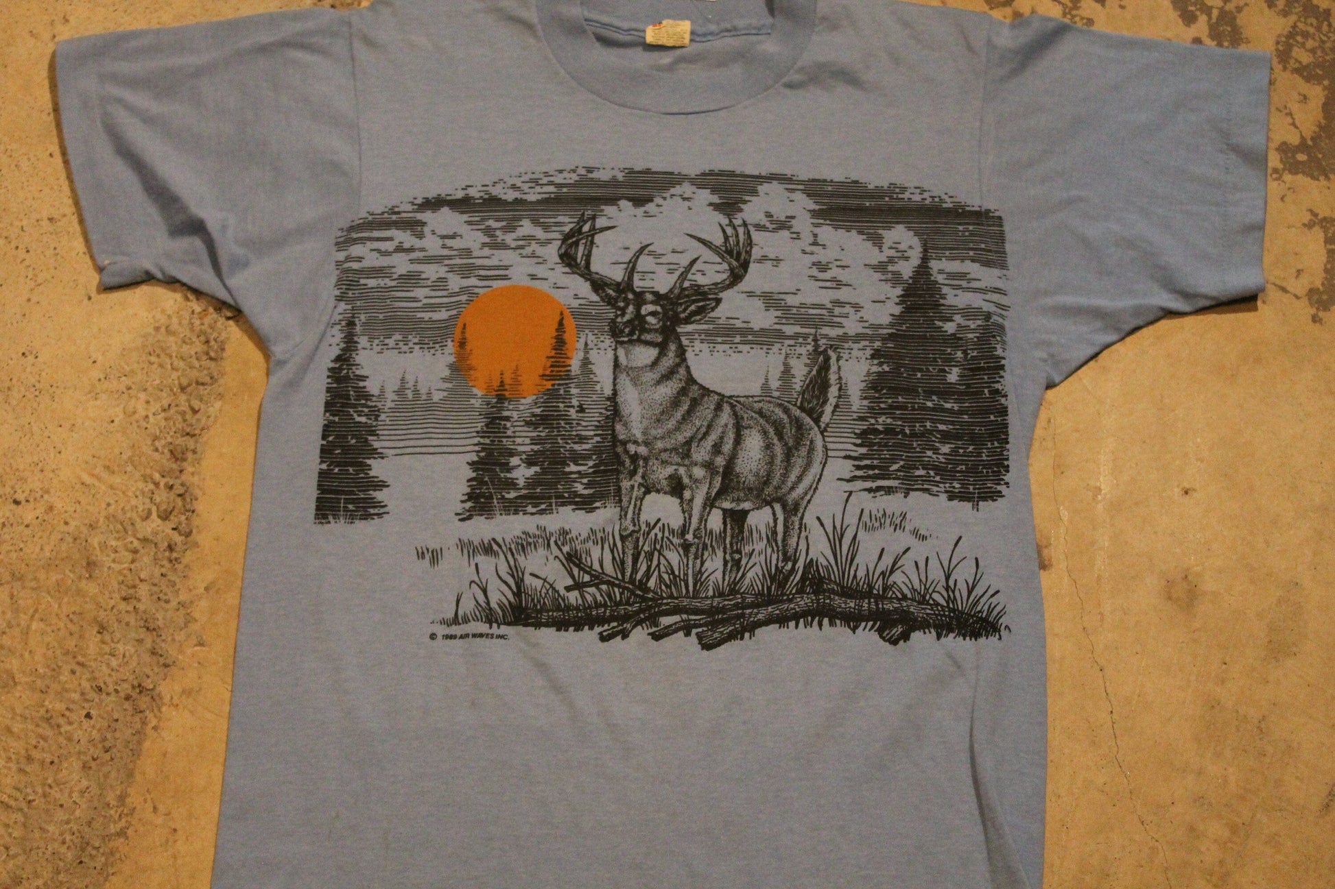 Vintage 1989 Deer Theme Graphic T Shirt Men's S from propervintagecanada