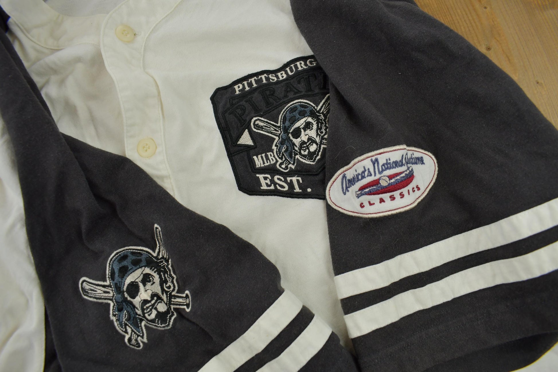 Vintage 1990 Pittsburgh Pirates Button Up Shirt Men's Large from propervintagecanada