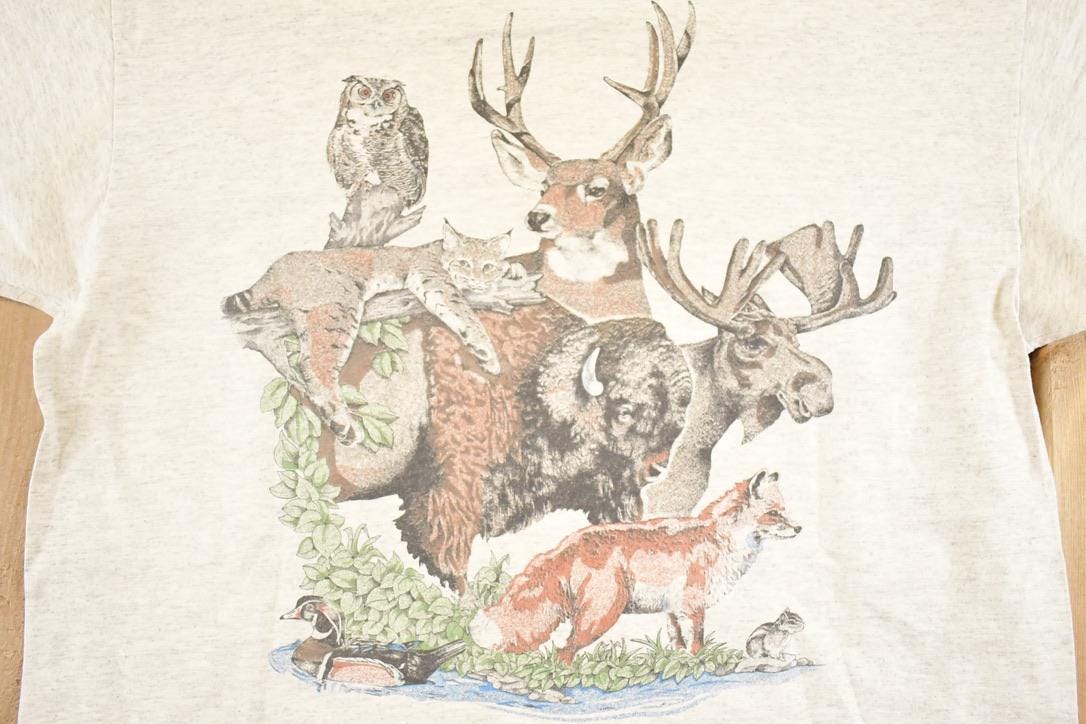 Vintage 1990's 1000 Islands NY Wolf Bear Outdoorsman T-Shirt Men's M from propervintagecanada